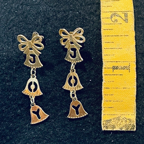 Vintage Avon Gold Tone Holiday “Joy” Bells Earrings - Picture 2 of 3